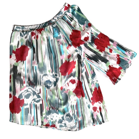 One-Shoulder Floral Blouse W Gem Details Around The Top - Picture 3 of 8